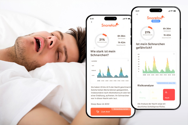 Ein Mann liegt schnarchend im Bett. Screenshots der Snorefox-App im Vordergrund